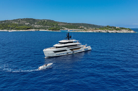 LUNA SEA / CAPACITY ∞ First images of 44m Sanlorenzo 44 X-Space superyacht La La Land