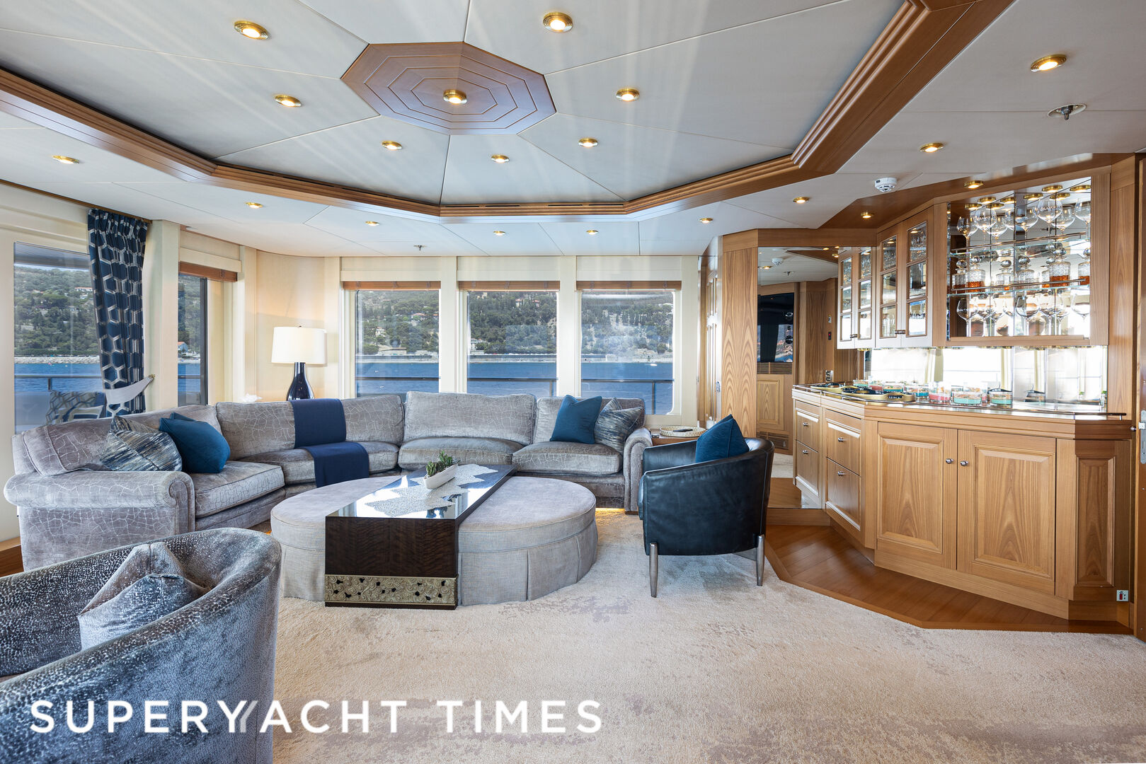 Vibrance yacht saloon