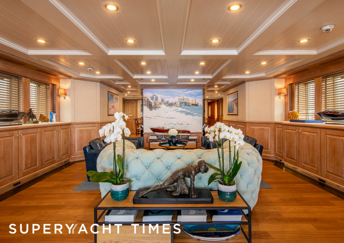 Solinda yacht main saloon