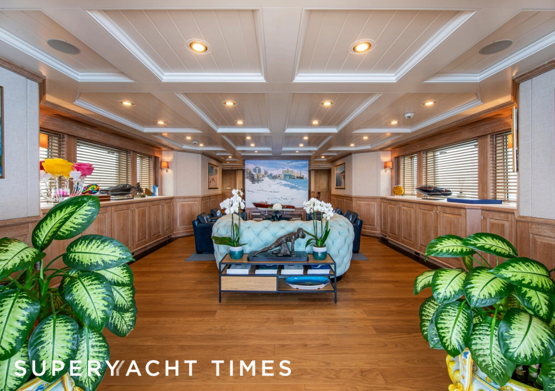 Solinda yacht main saloon