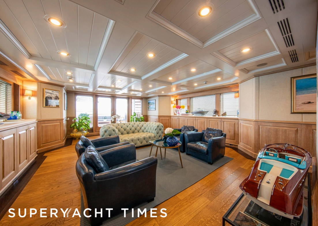 Solinda yacht main saloon