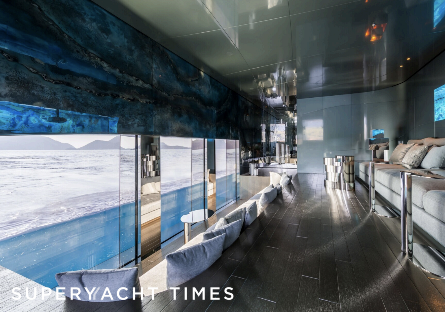 Savannah yacht saloon
