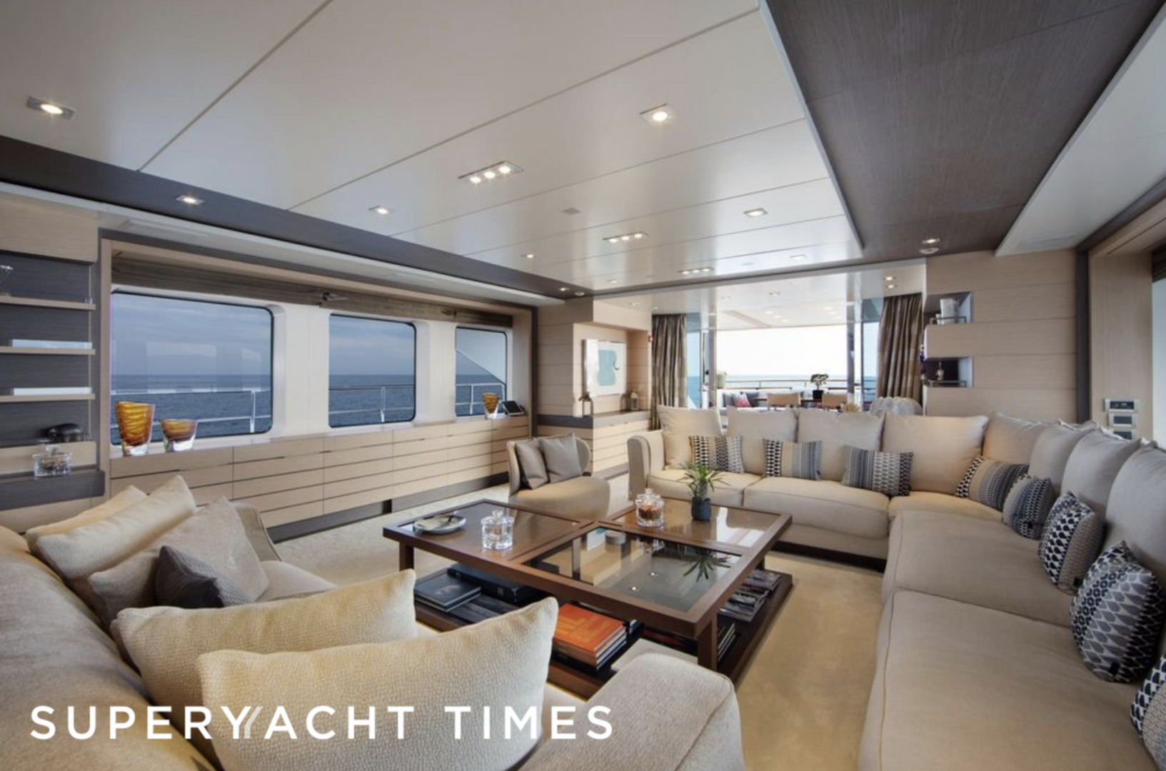 Retriever yacht saloon
