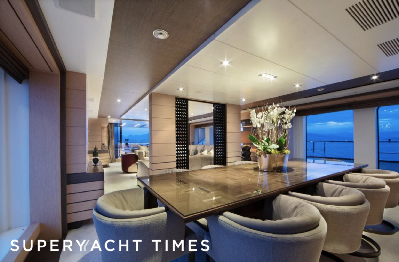 Retriever yacht dining