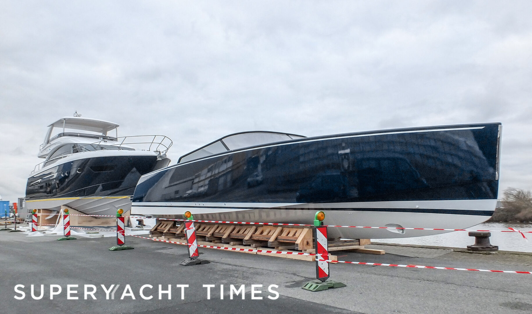 Tenders of U116 in Bremerhaven