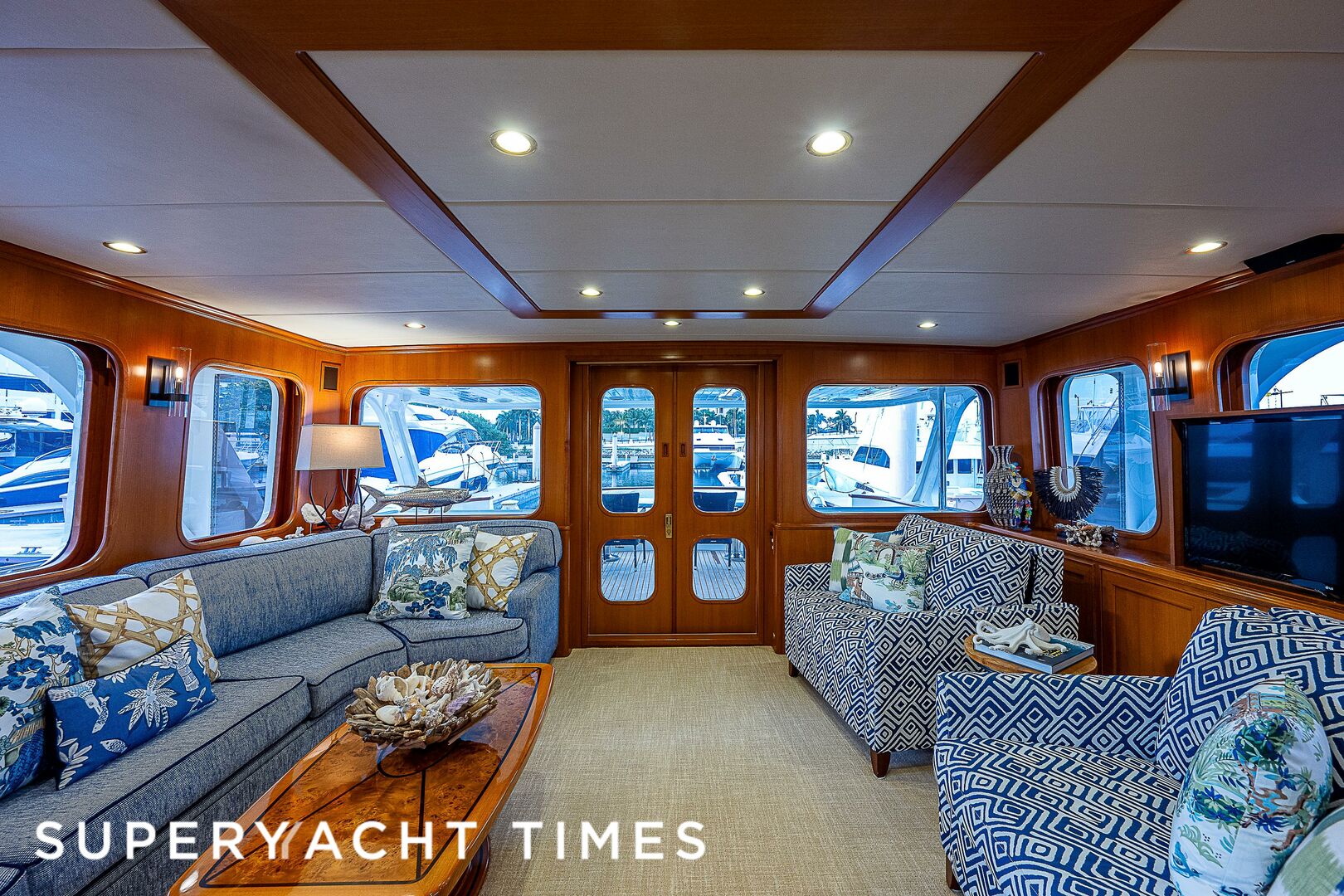 Elijah Jane yacht saloon