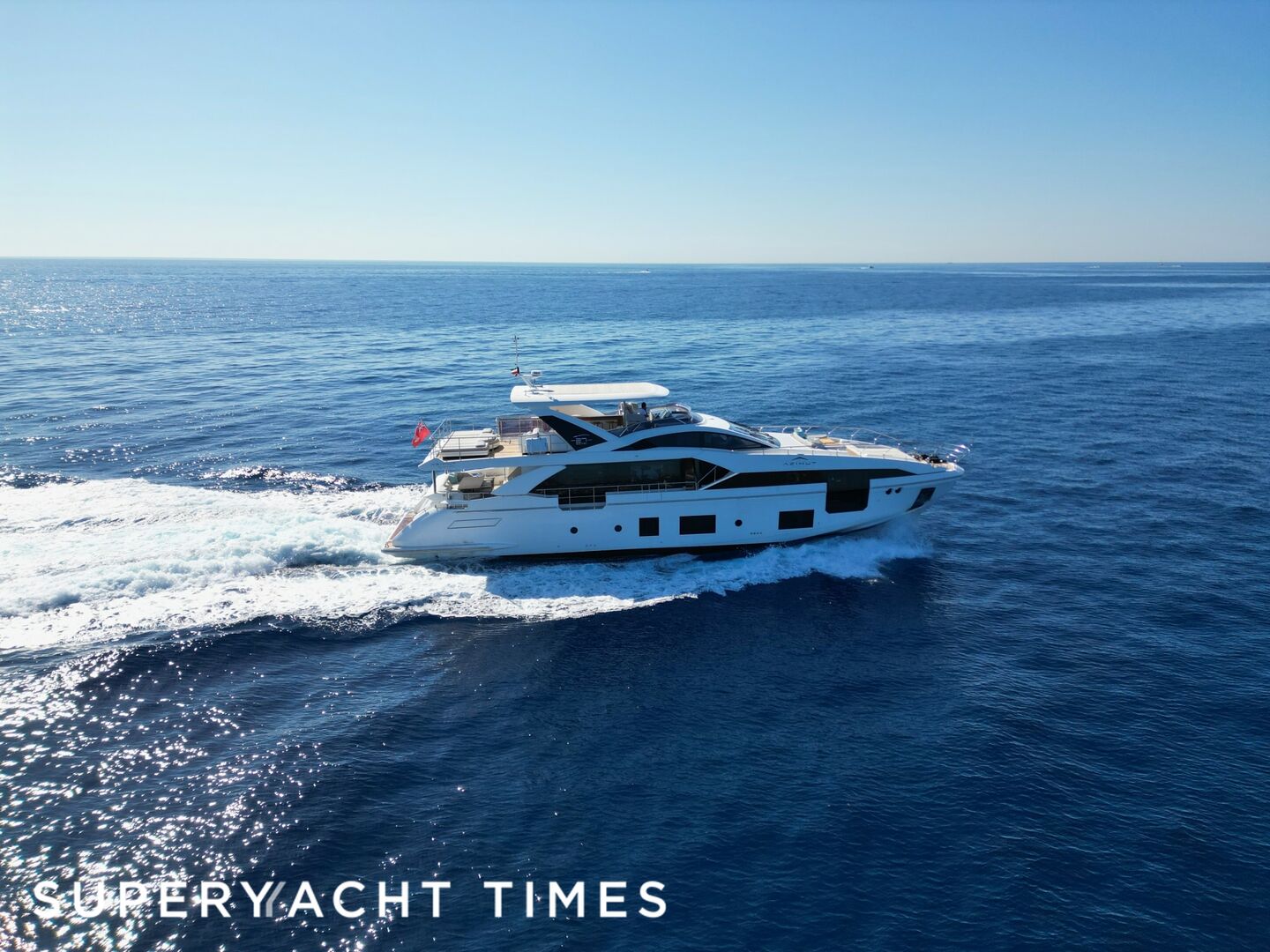 Azimut Grande 27/12 yacht cruising
