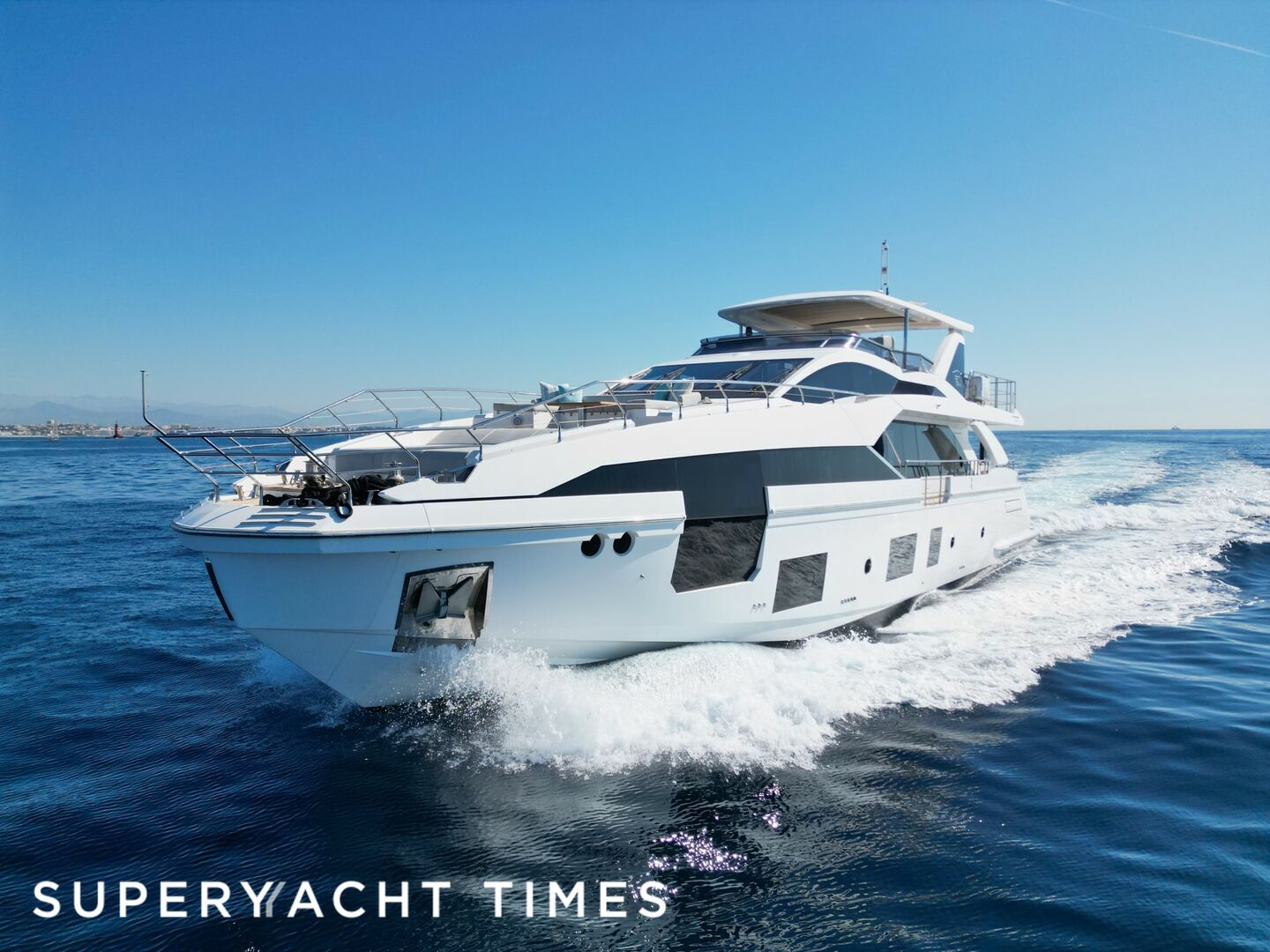 Azimut Grande 27/12 yacht cruising