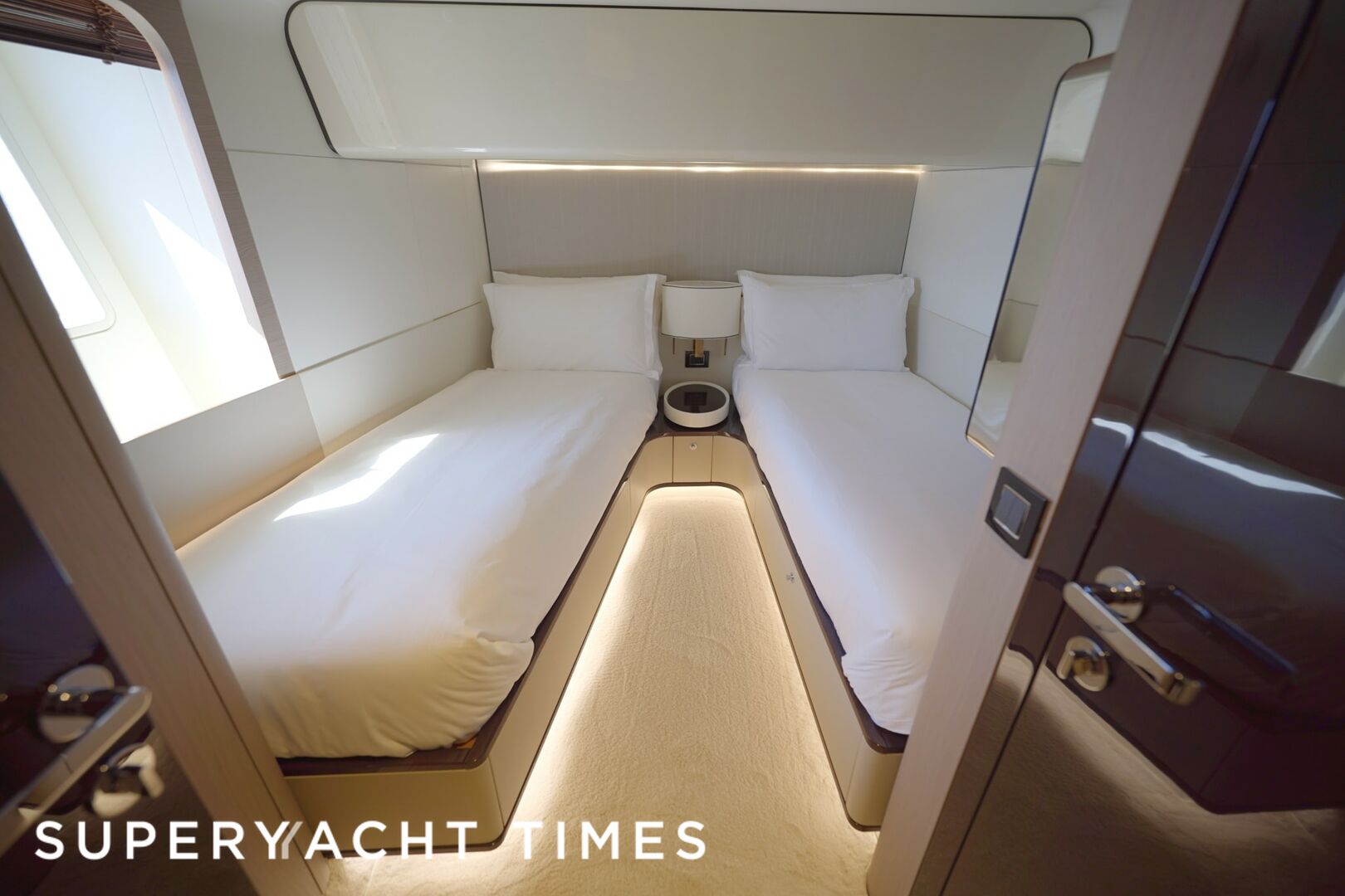 Azimut Grande 27/12 yacht stateroom