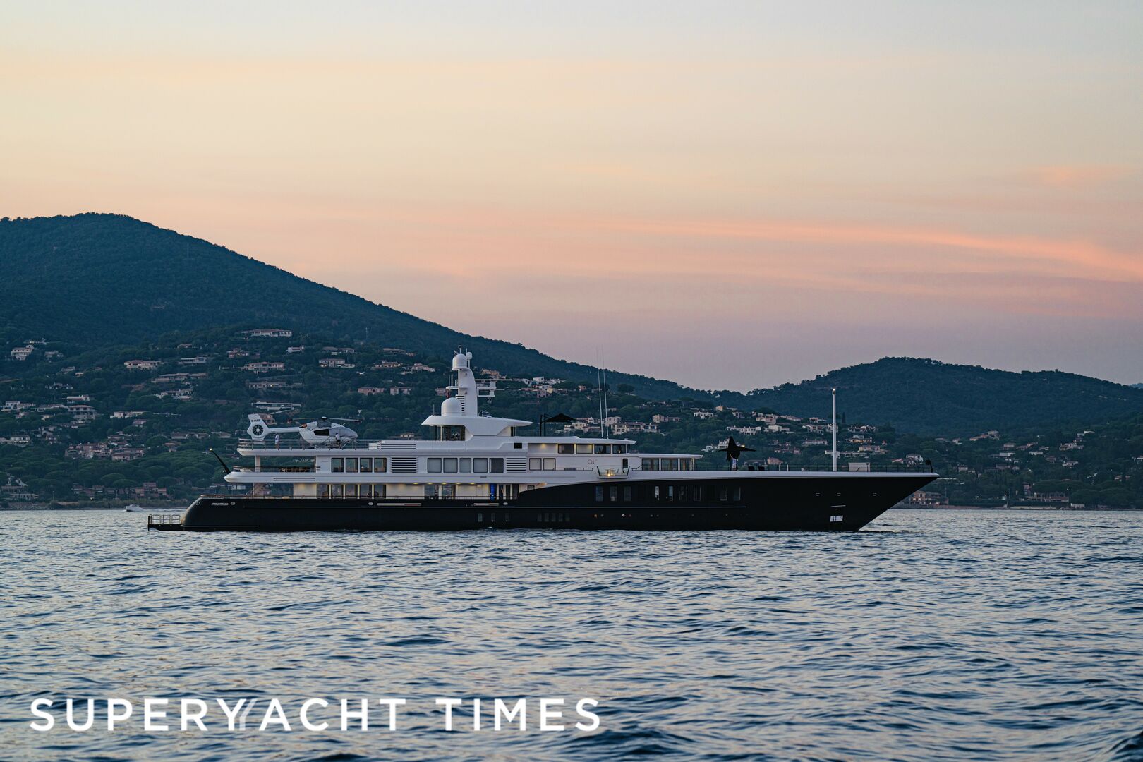81m superyacht Air in Saint Tropez