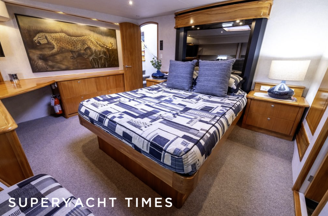 27m Mares Power yacht White Lightning for sale