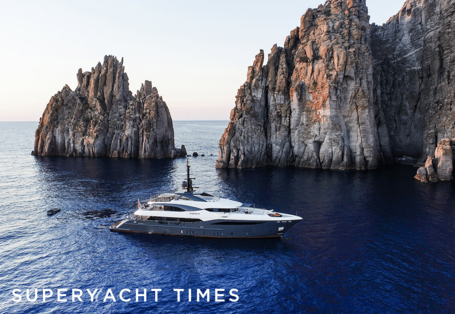 Starburst III yacht anchored
