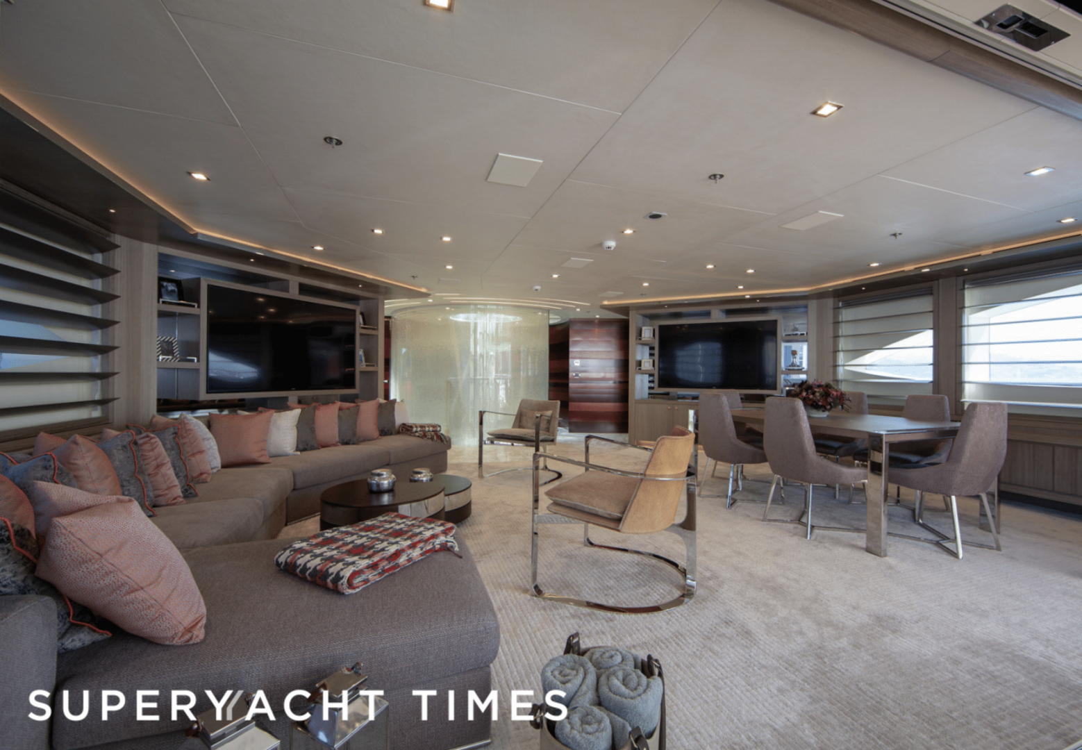 Starburst III yacht saloon