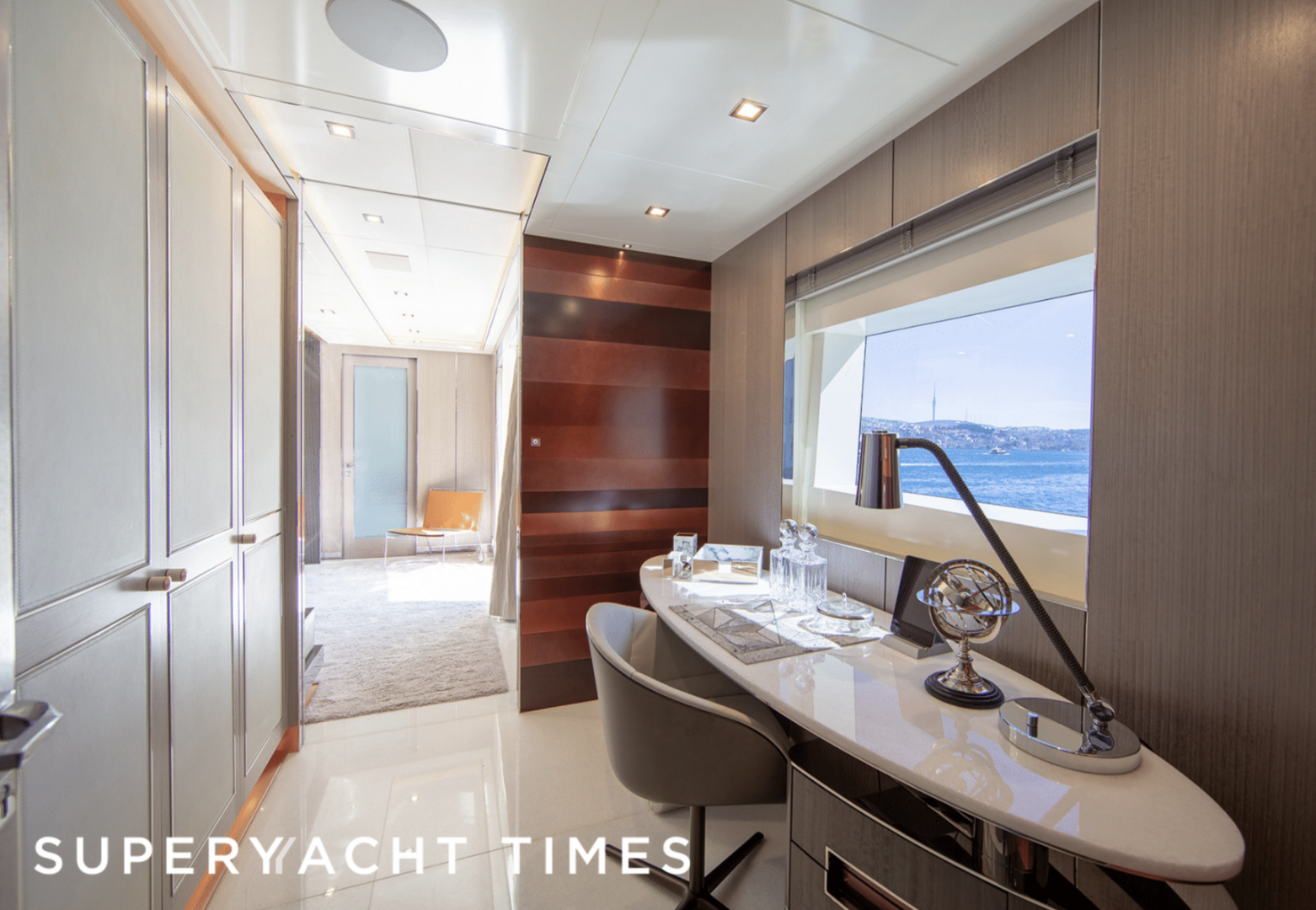 Starburst III yacht office