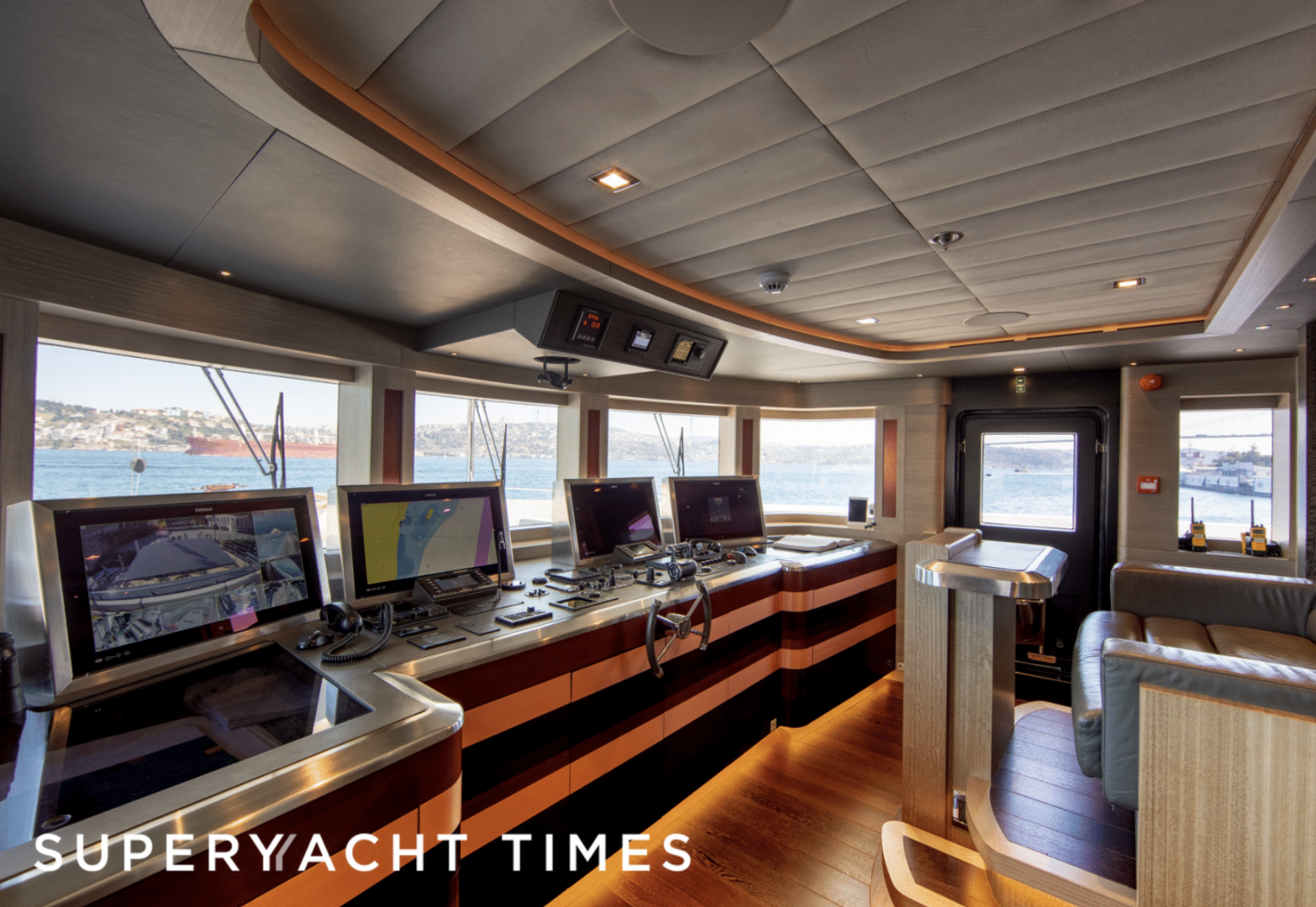 Starburst III yacht wheelhouse