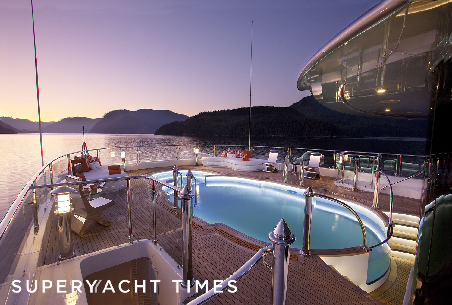 Attessa IV yacht pool