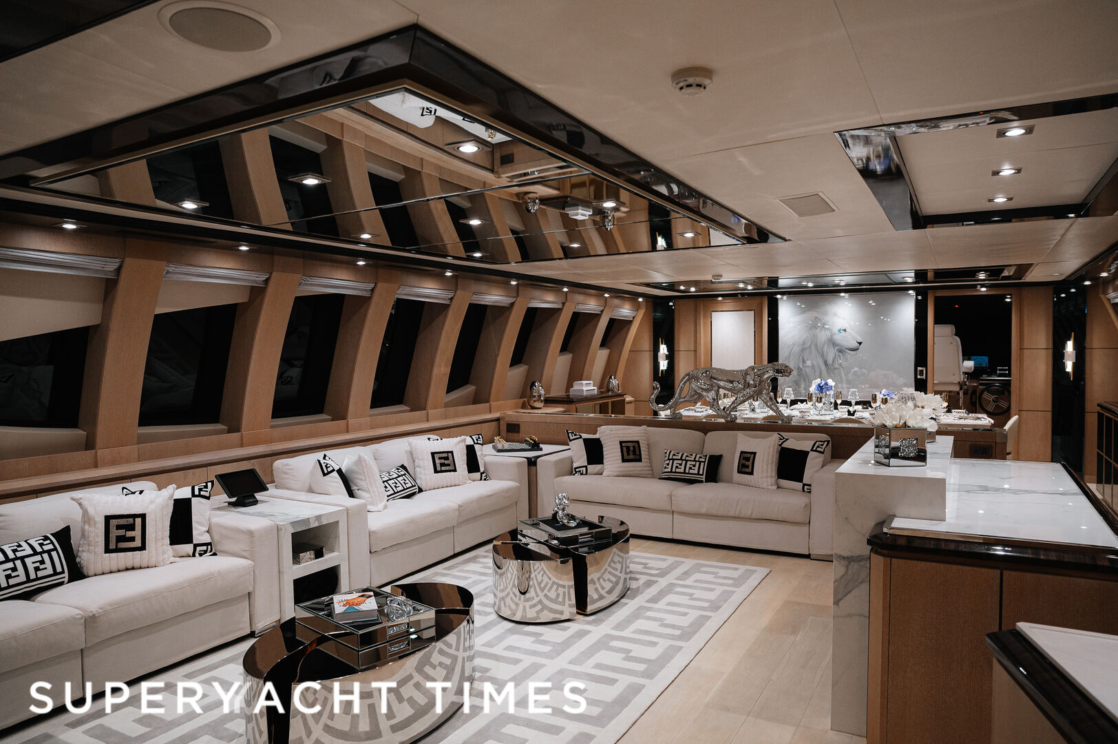AK Royalty yacht saloon