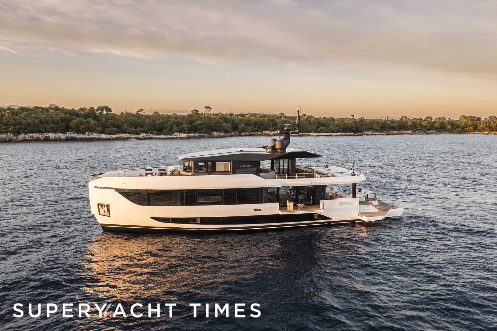 ライア Onboard 29m Arcadia A96 yacht