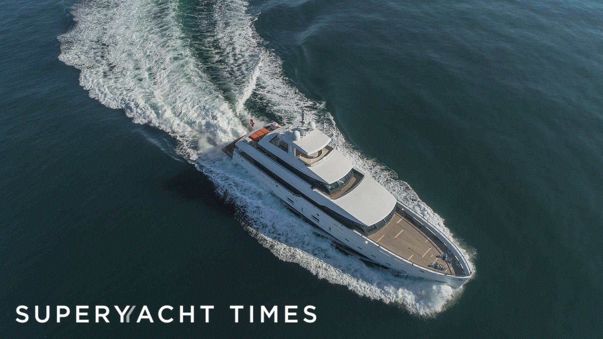 Motor yacht K cruising