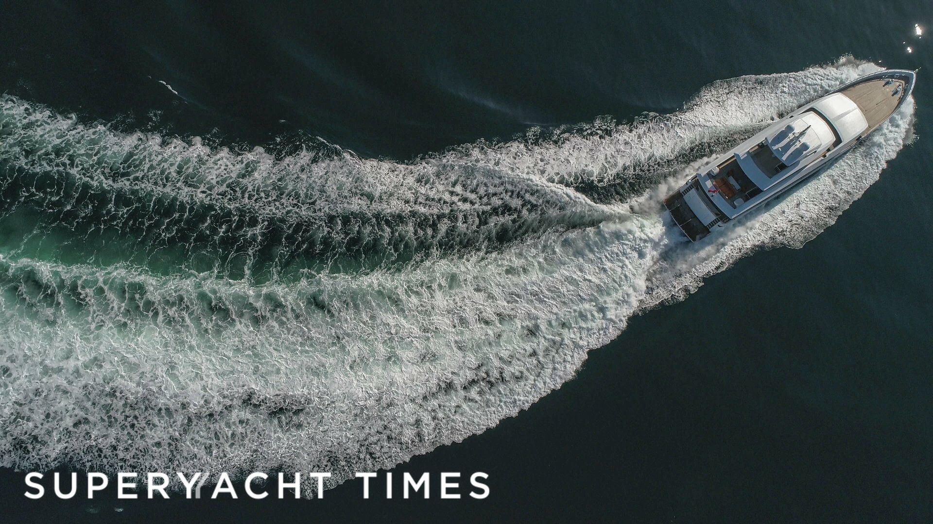 Motor yacht K cruising
