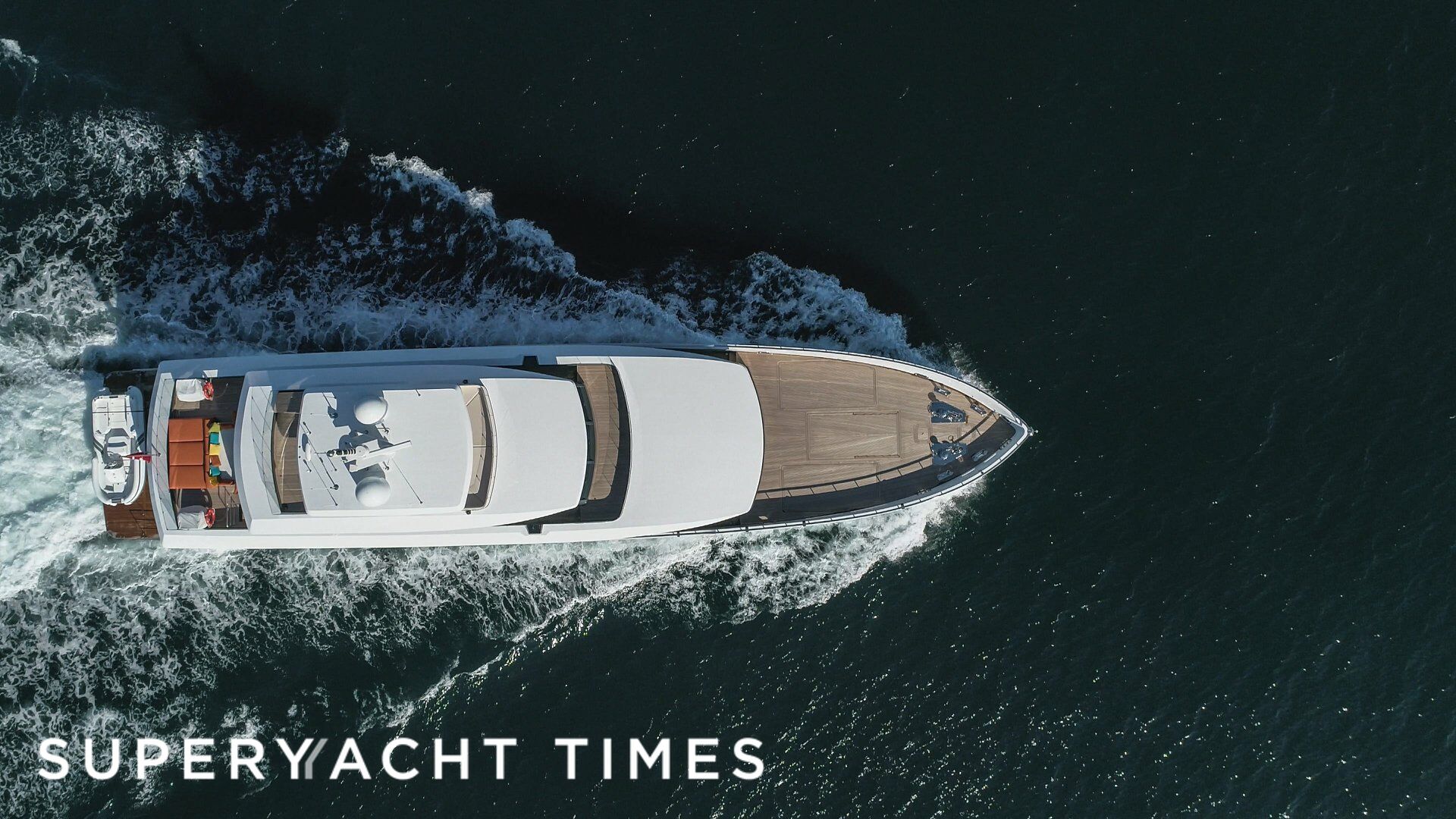 Motor yacht K cruising