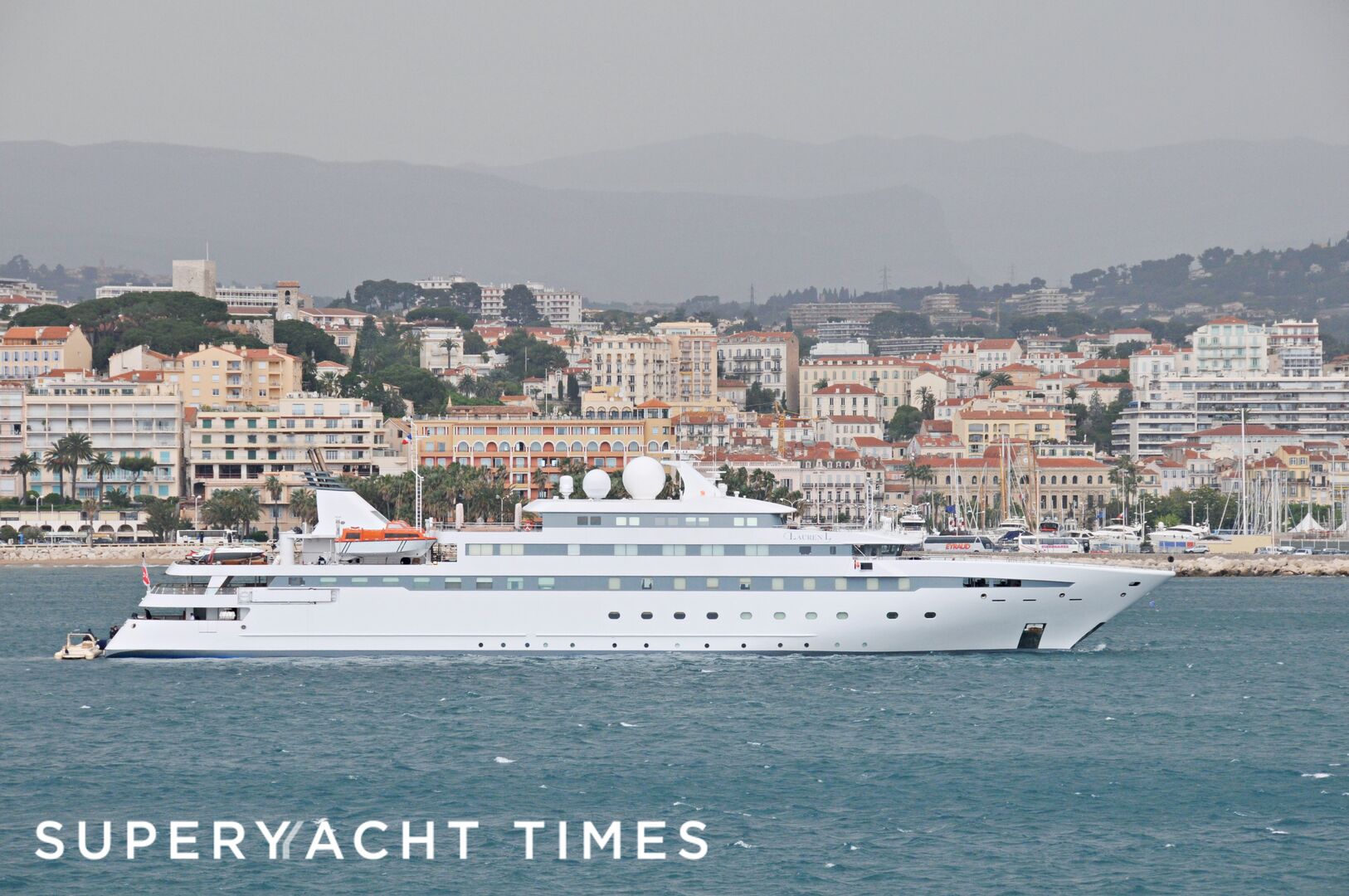 Lauren L off Cannes 