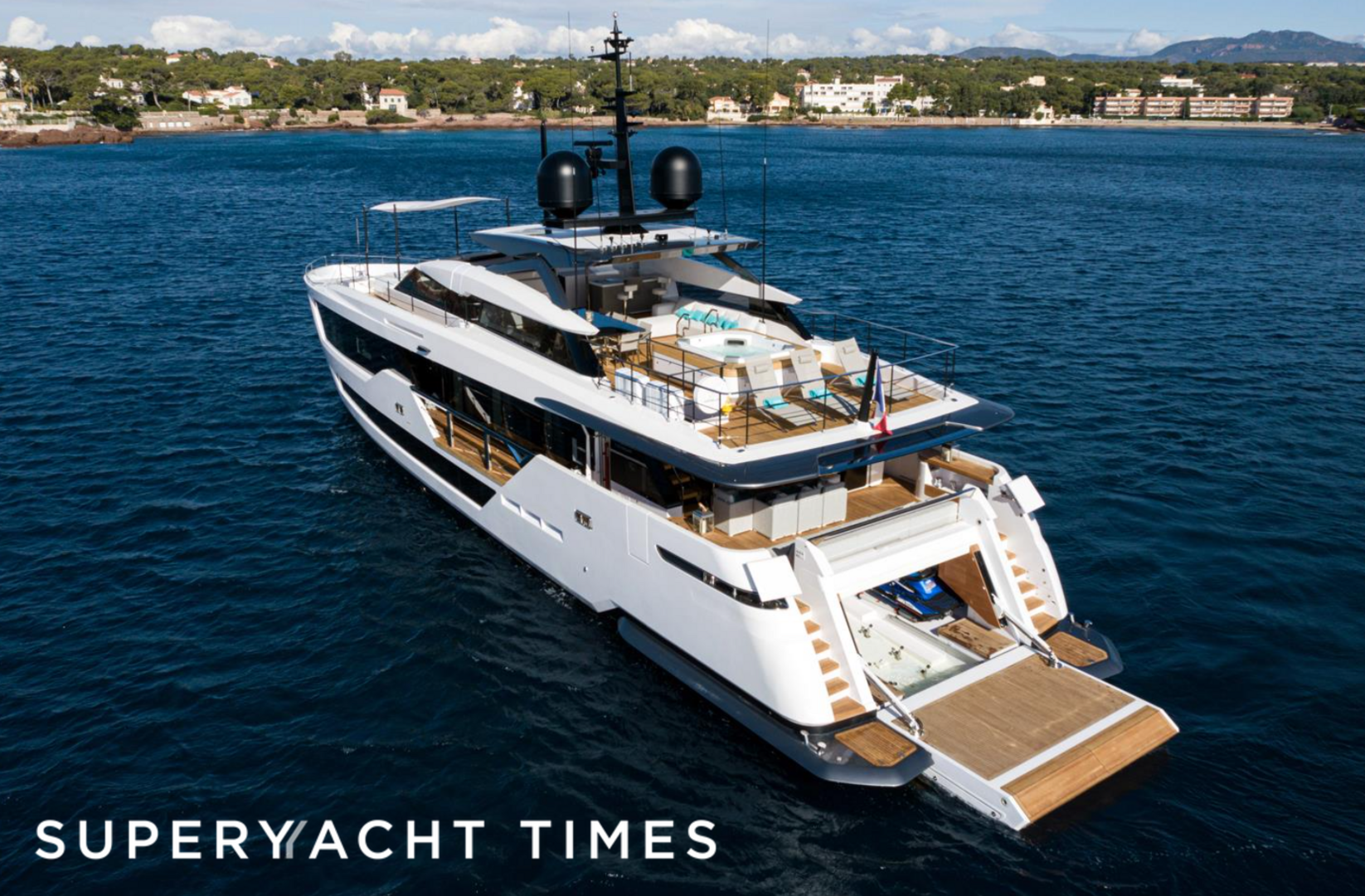 Jag'B yacht anchored