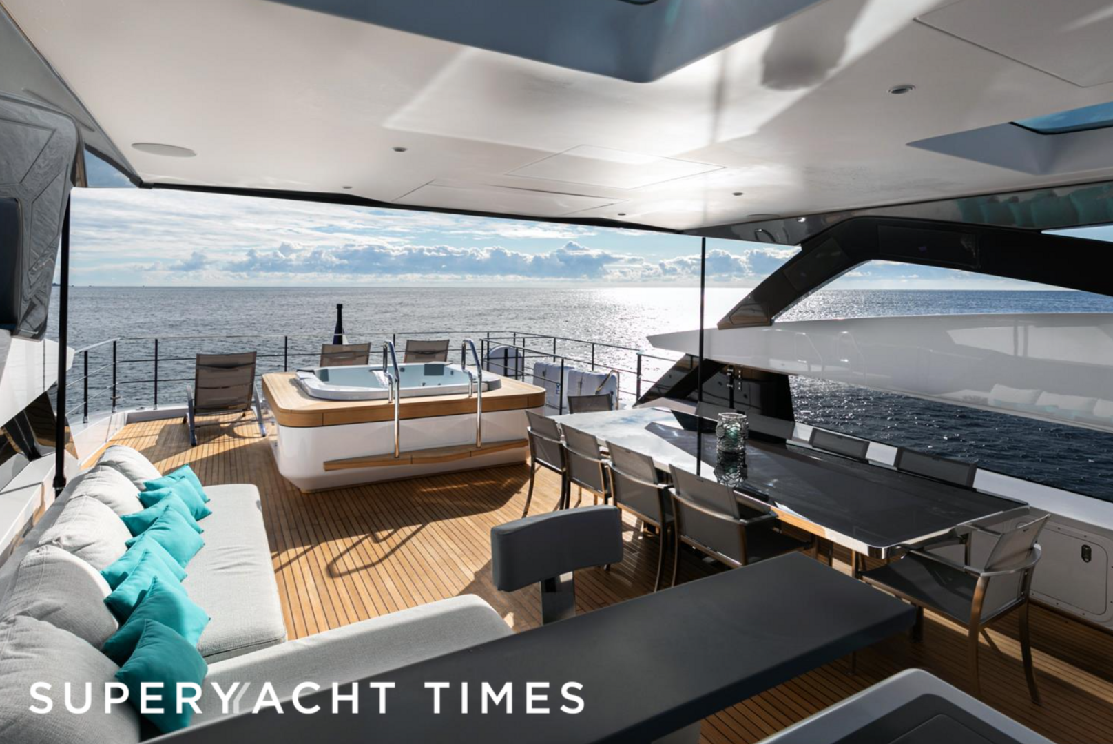 Jag'B yacht jacuzzi