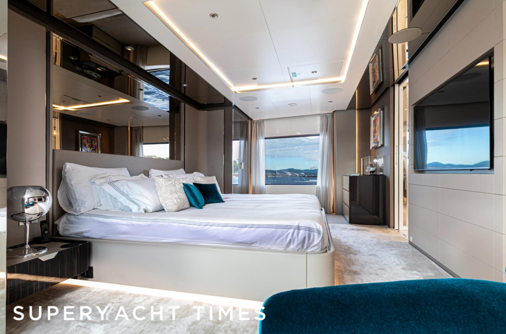 Jag'B yacht stateroom
