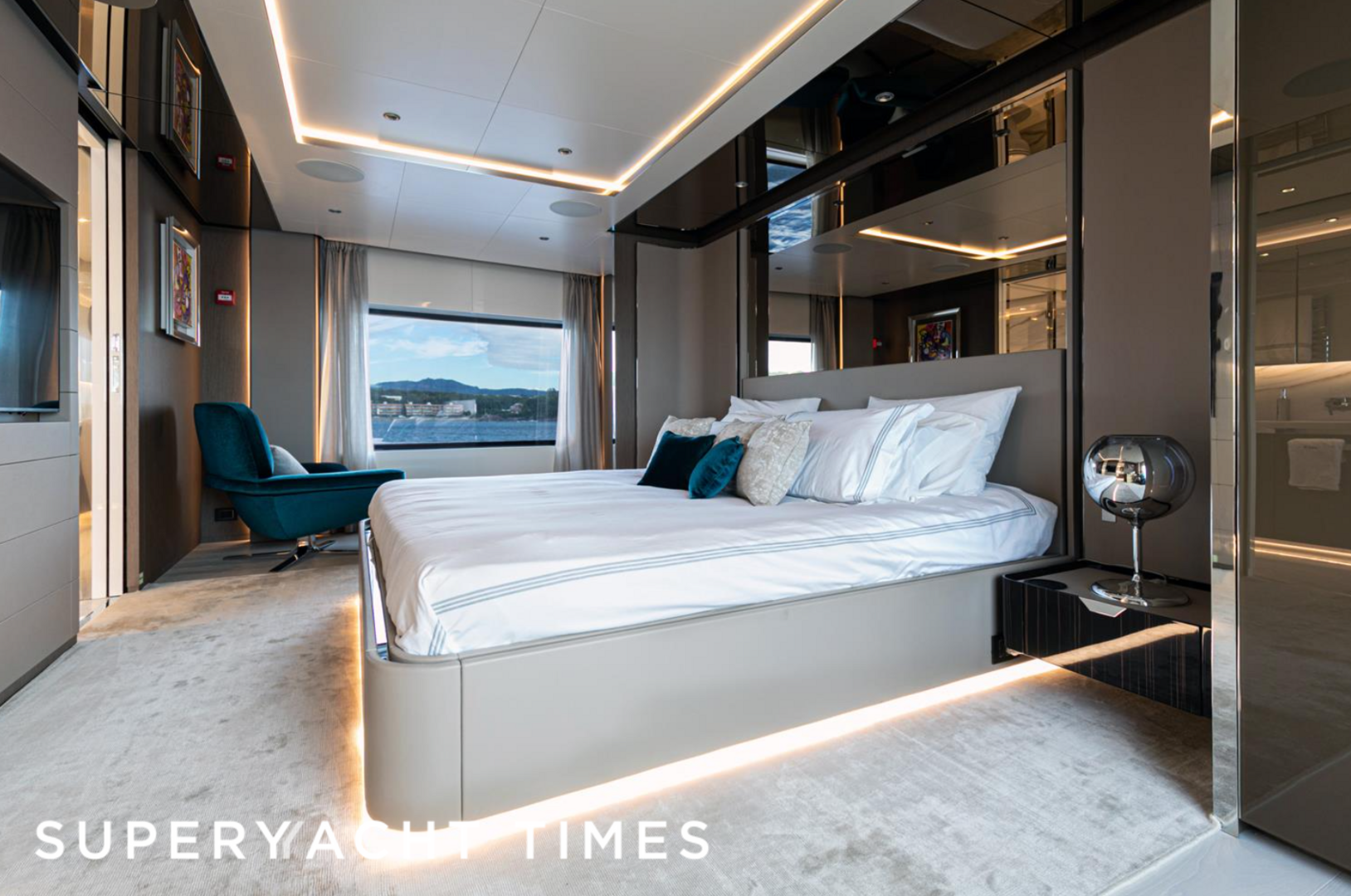 Jag'B yacht stateroom