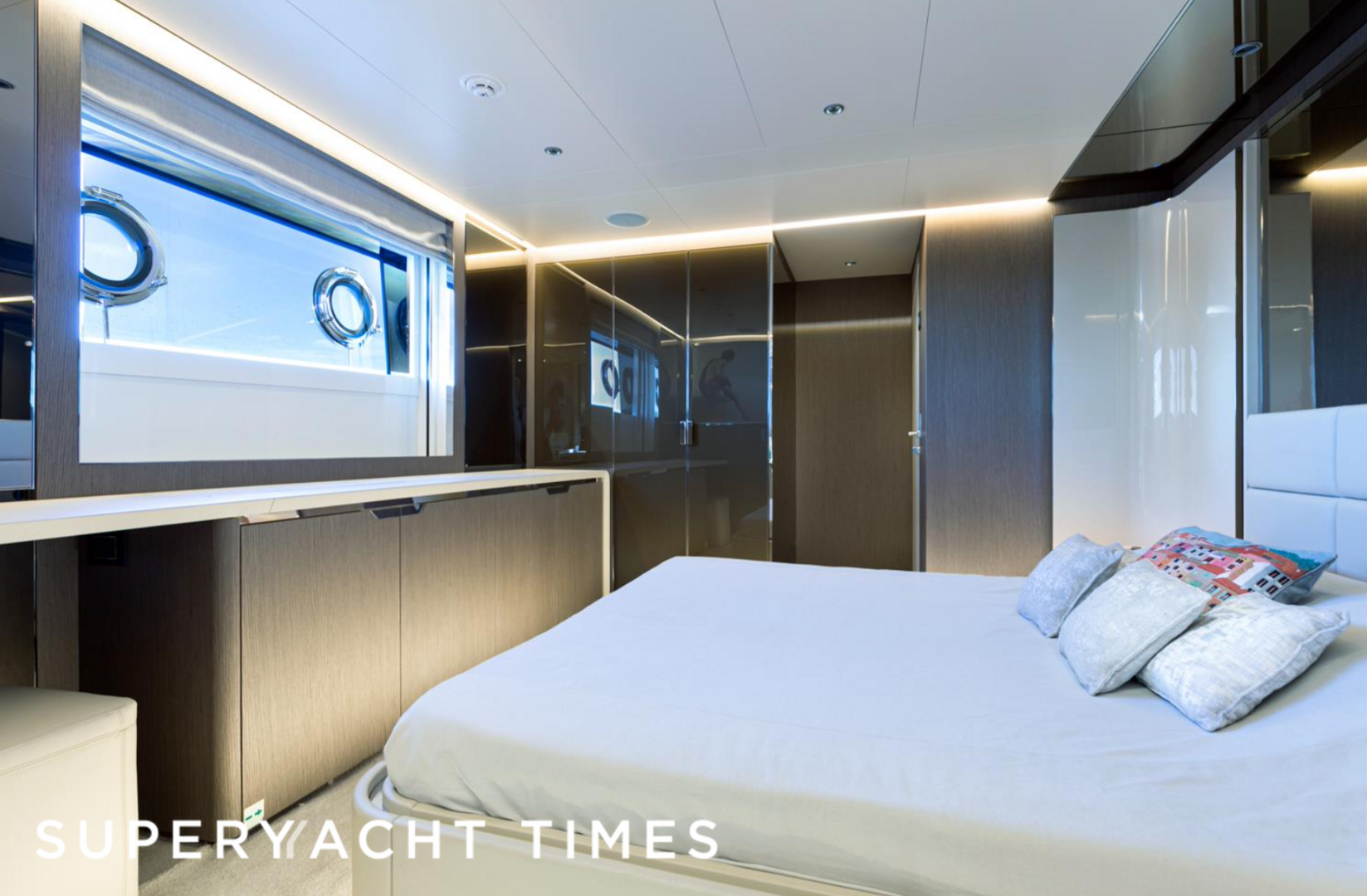 Jag'B yacht stateroom