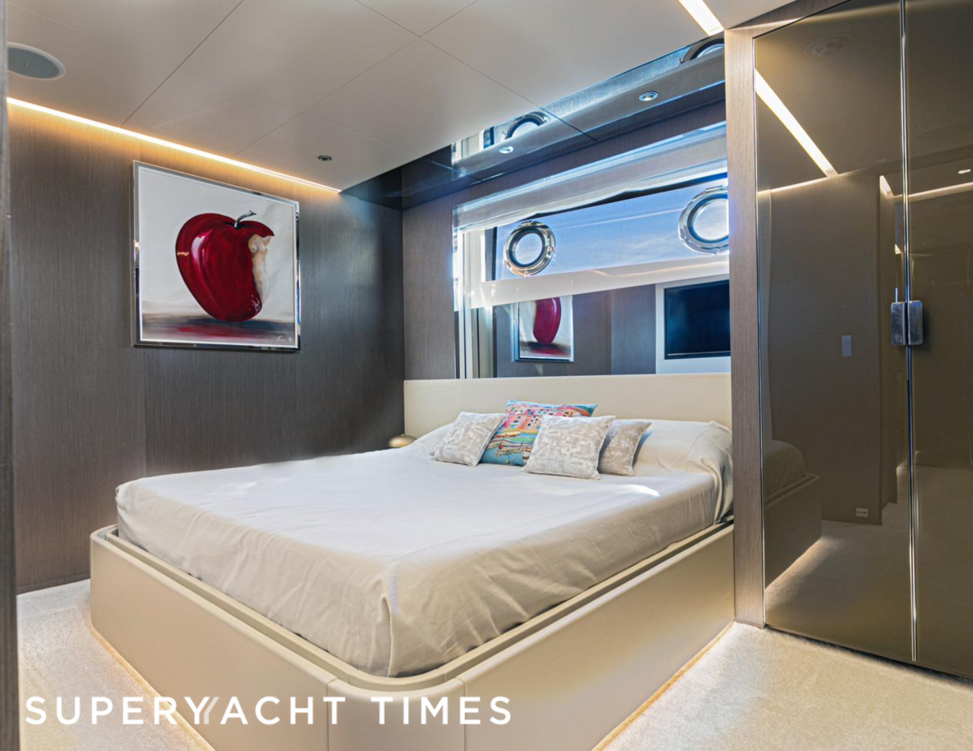 Jag'B yacht stateroom