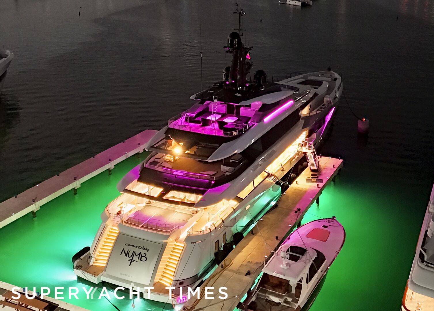 Comfortably numb yacht 