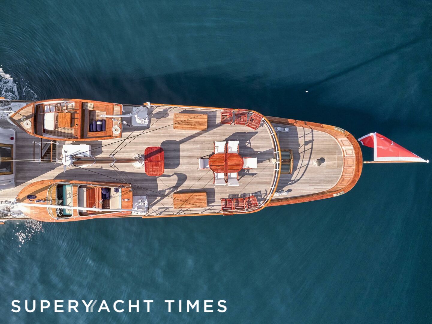 Madiz yacht aerial