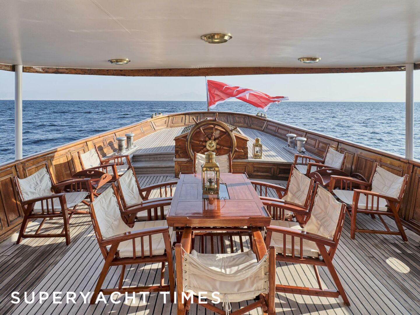 Madiz yacht deck