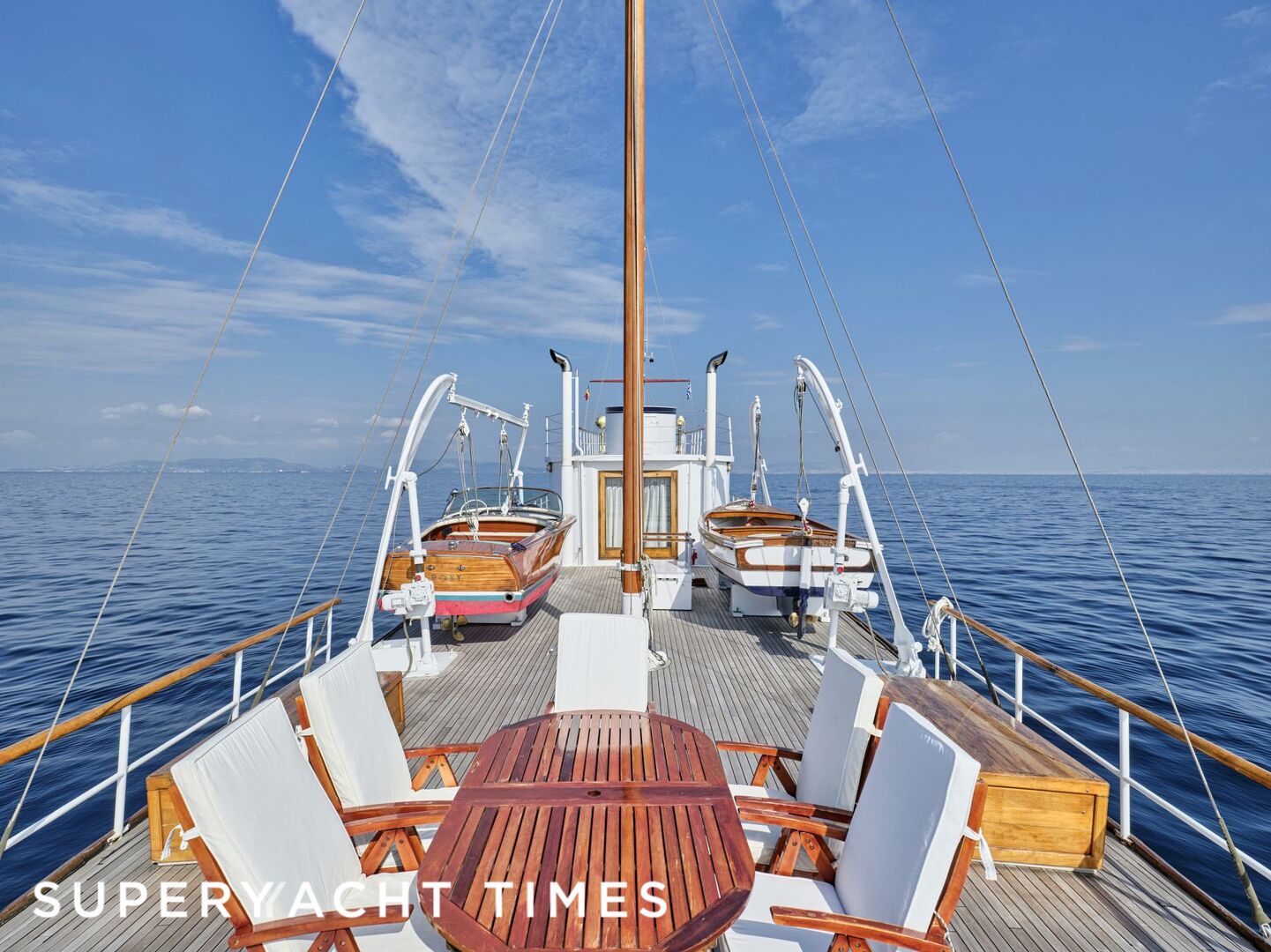 Madiz yacht deck