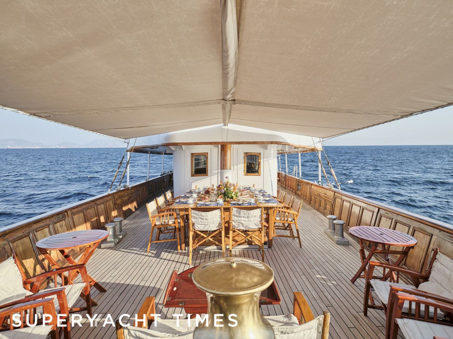 Madiz yacht deck