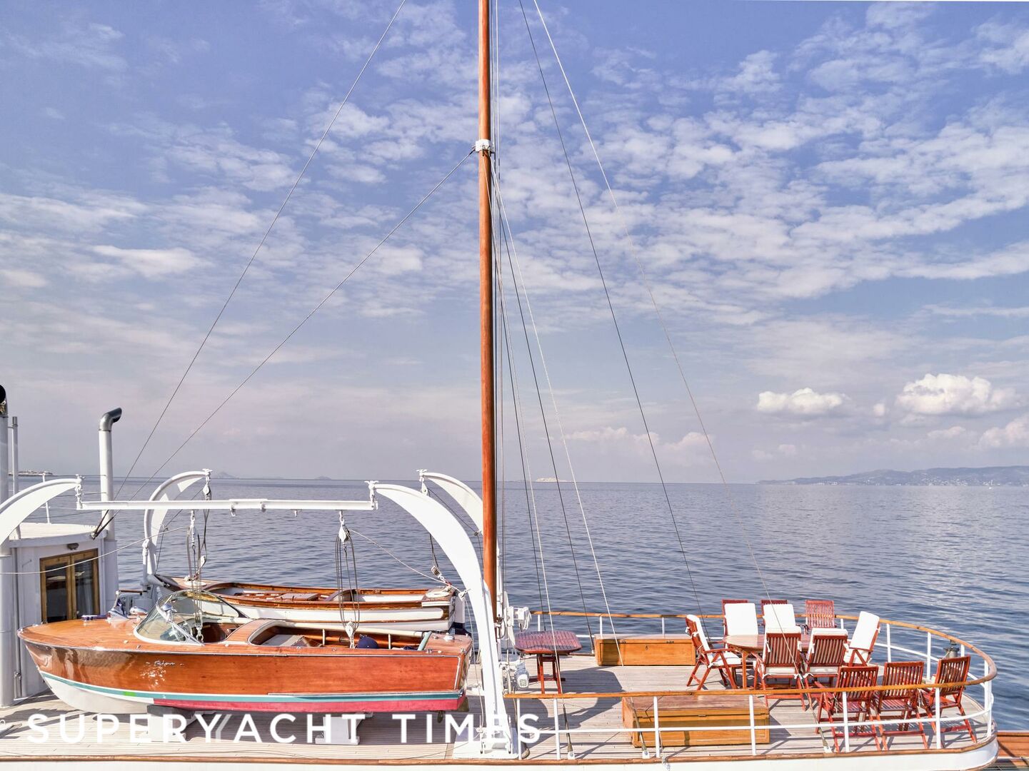 Madiz yacht deck