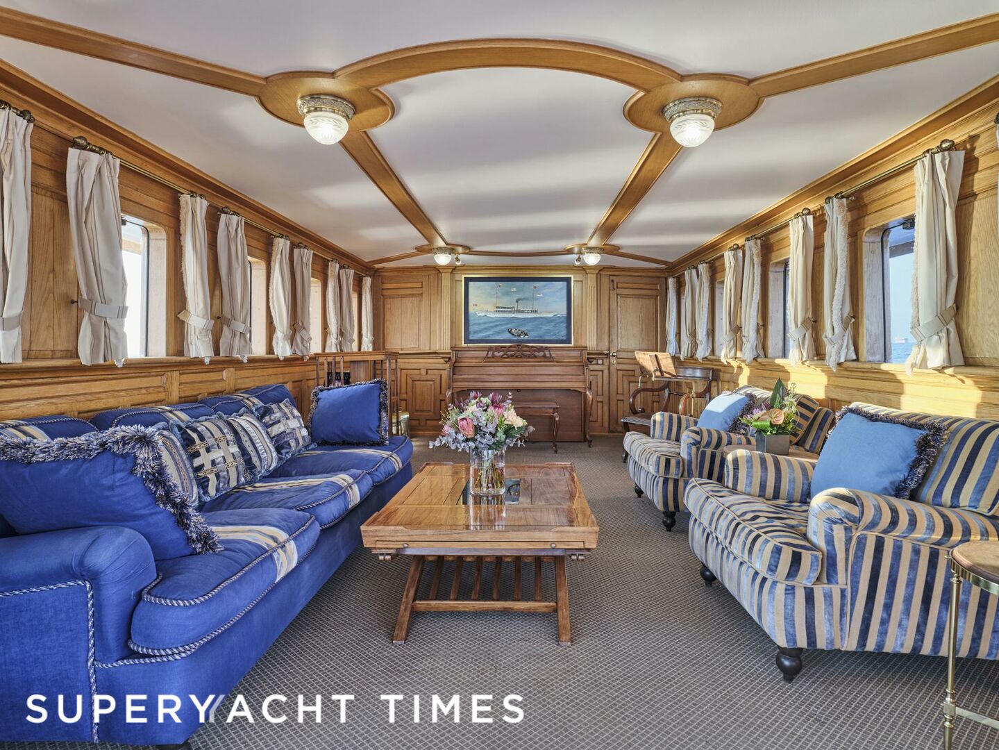 Madiz yacht saloon