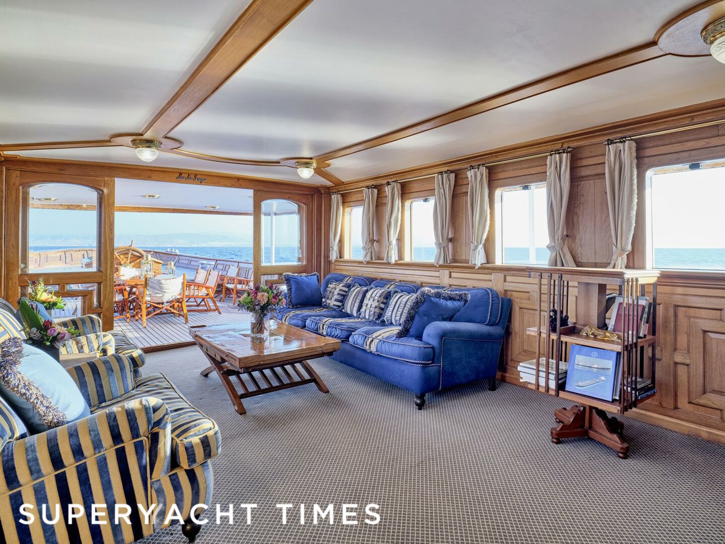 Madiz yacht saloon