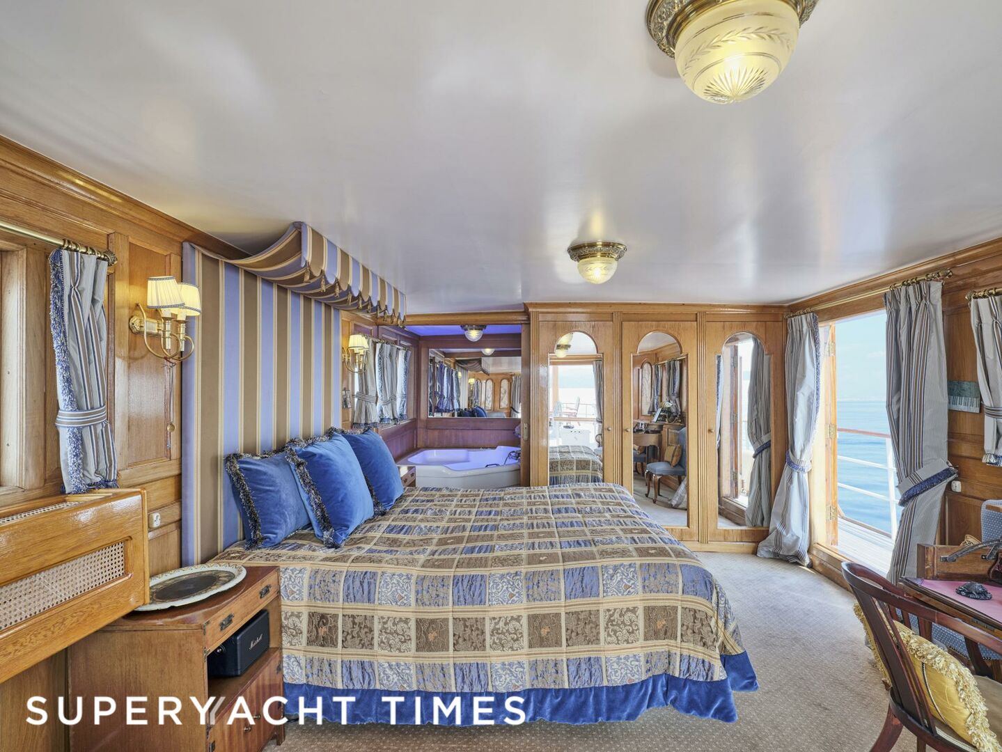 Madiz yacht stateroom