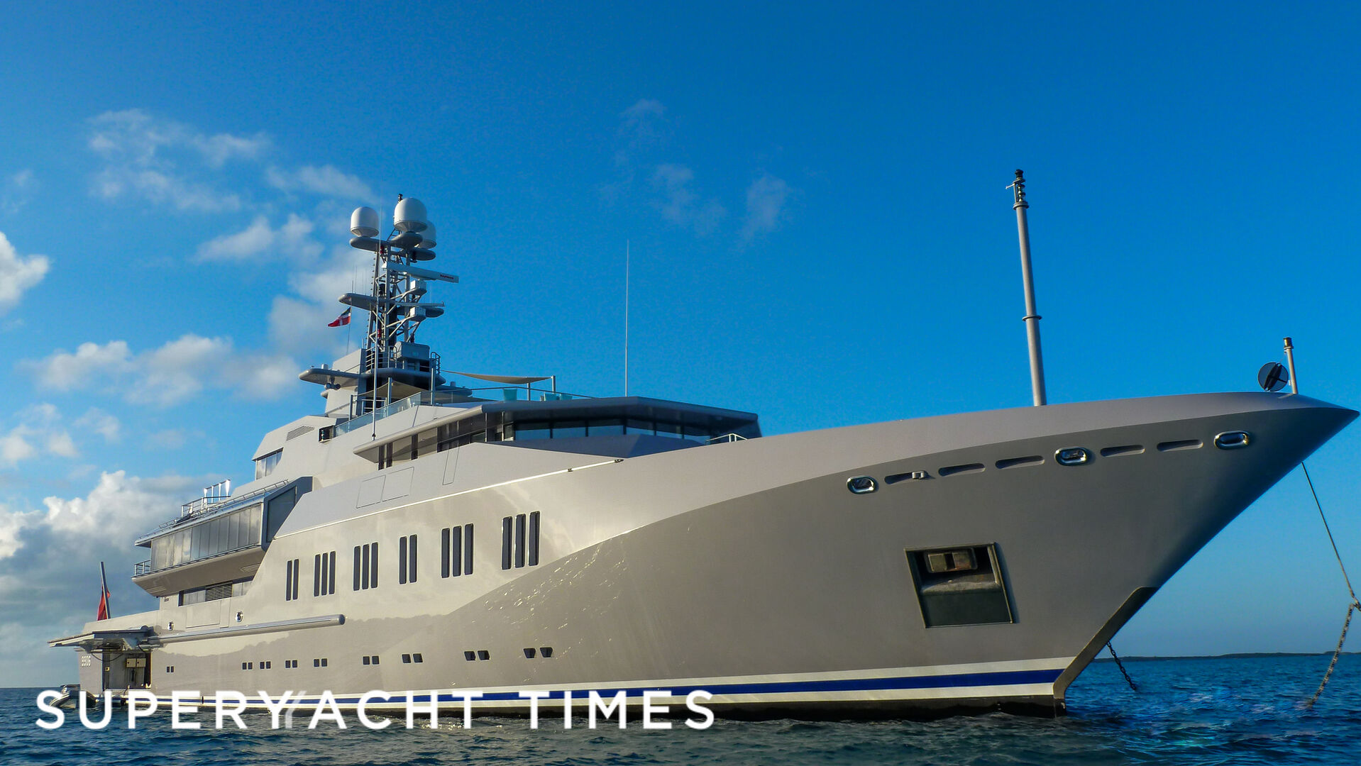 Skat yacht anchored