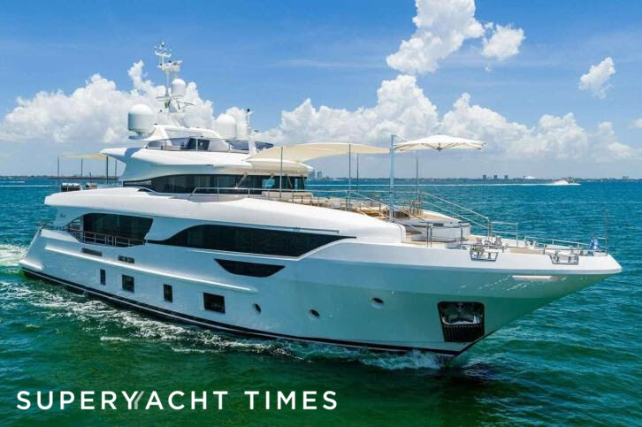 Bella Vita yacht cruising