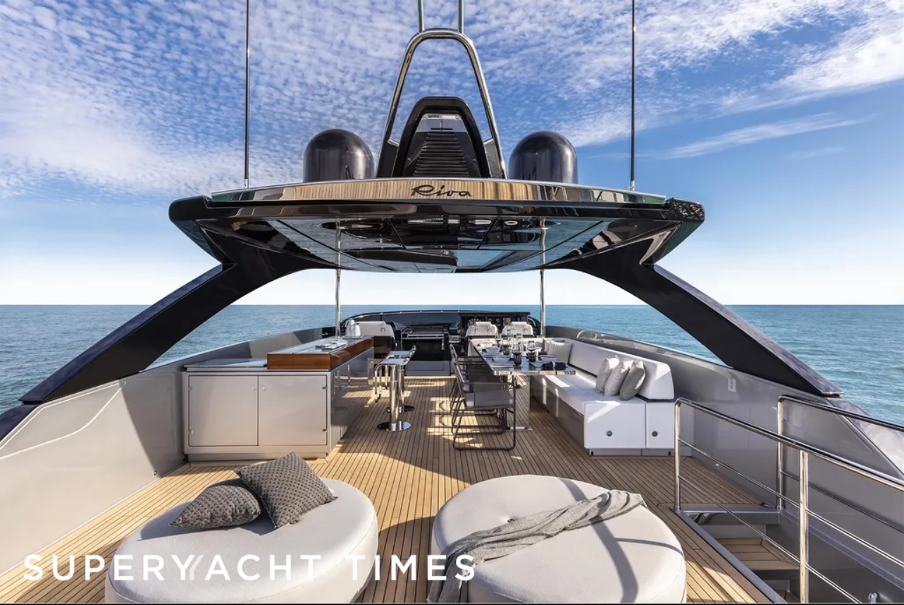 28m Riva motor yacht Tenacious sold