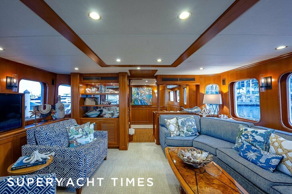 Elijah Jane yacht saloon