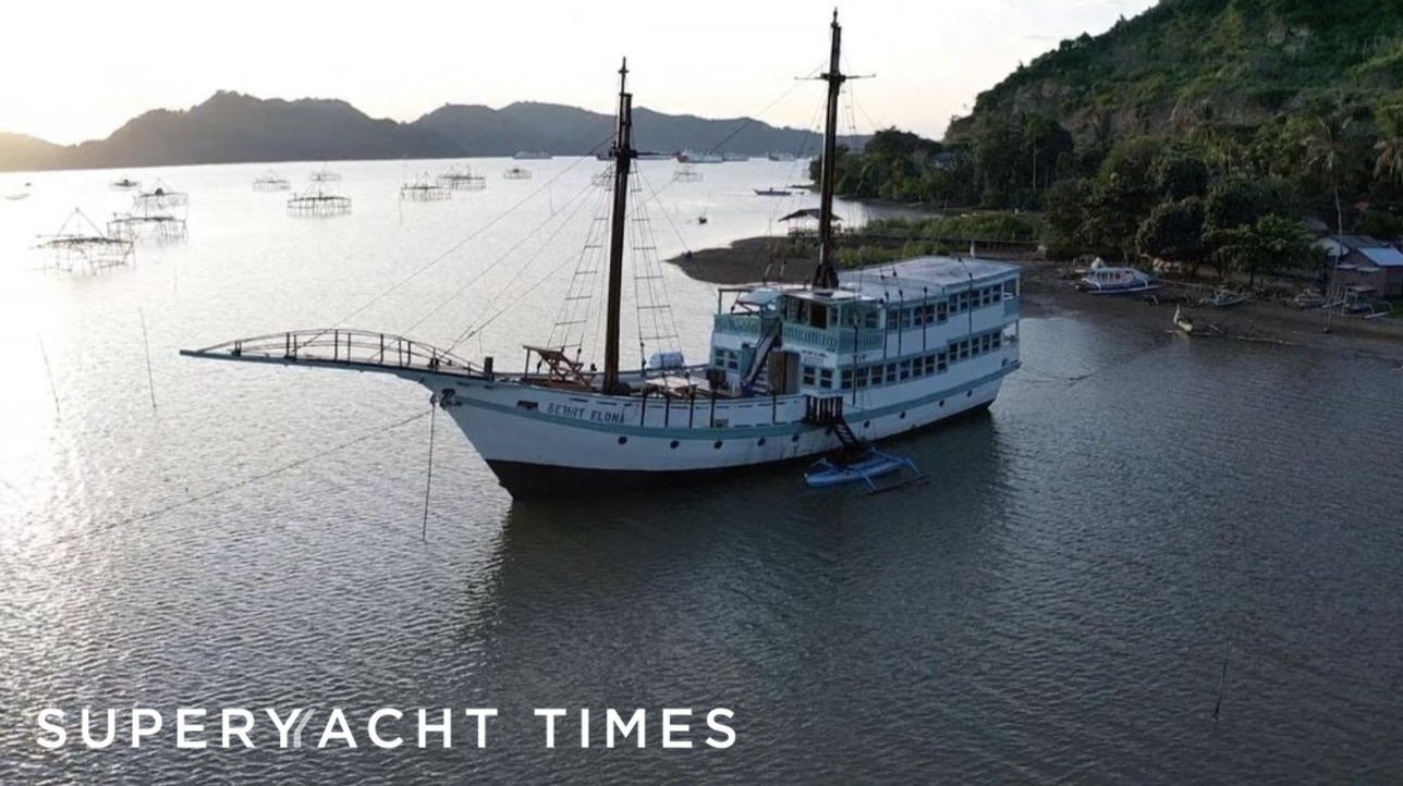 Sehat Elona yacht anchored