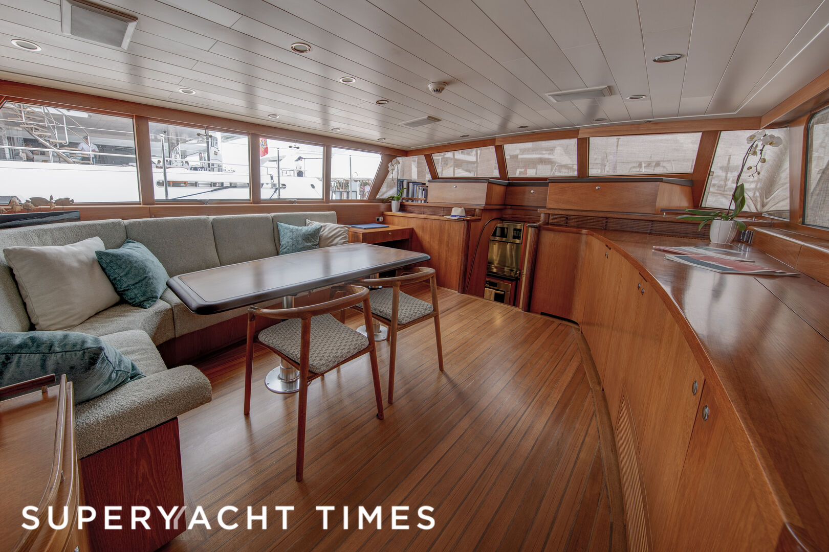 Serena yacht saloon