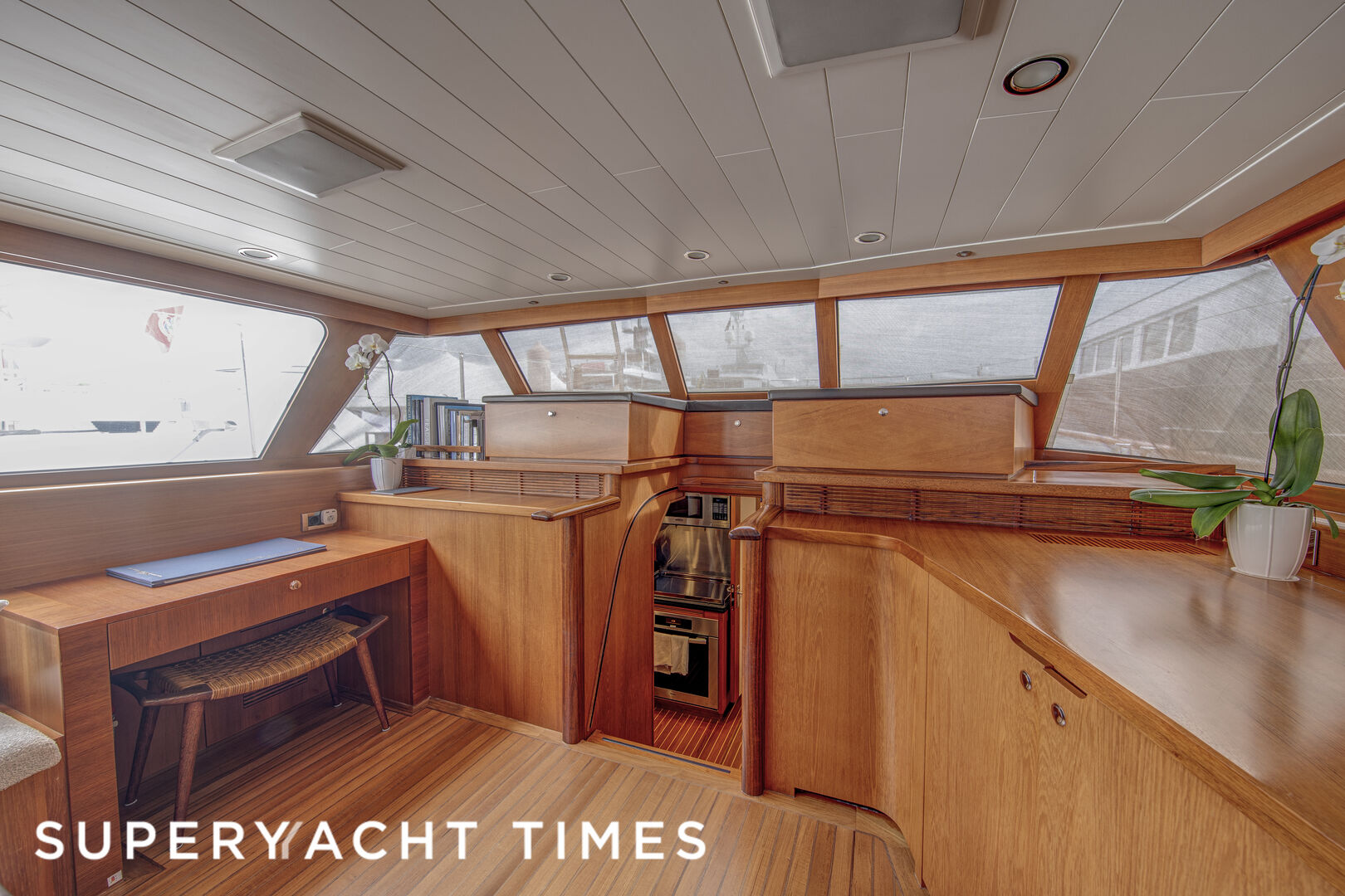 Serena yacht saloon