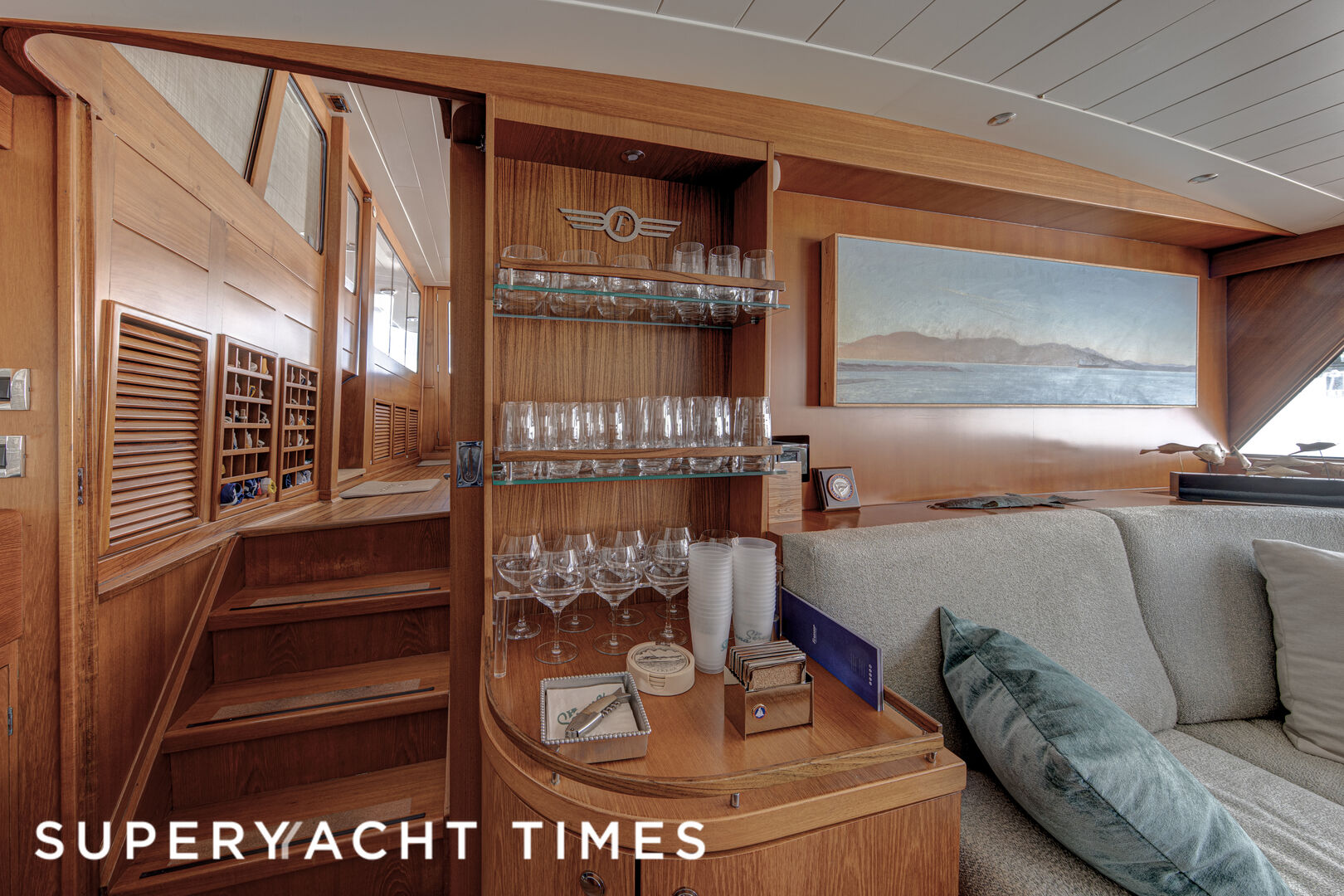 Serena yacht bar