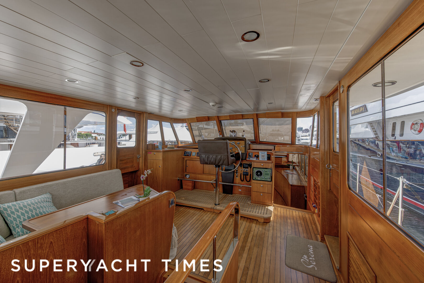Serena yacht saloon